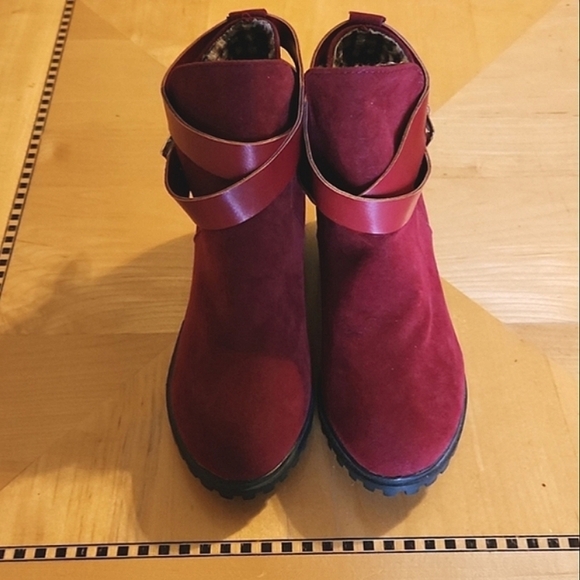 Stylish Faux Suede Ankle Boots Size 6.5 NWOT - Picture 2 of 8